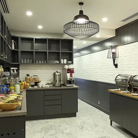 35 Tam Aparthotel Istanbul