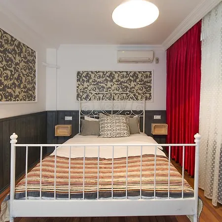 35 Tam Istanbul